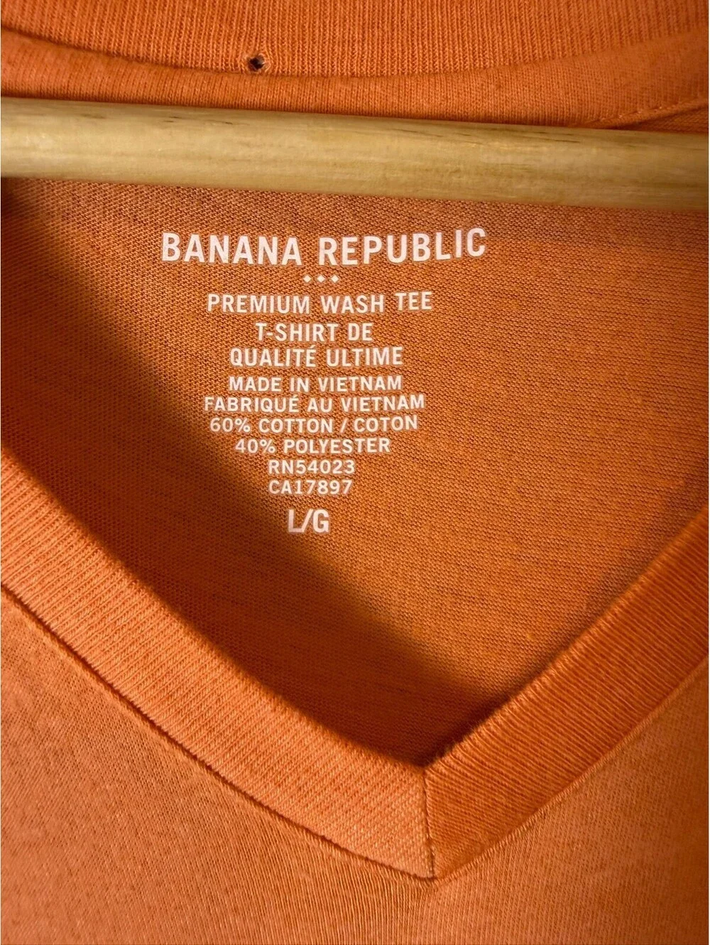 Banana Republic T-Shirt Mens Large Orange Premium Wash V-Neck Short Sleeve Tee